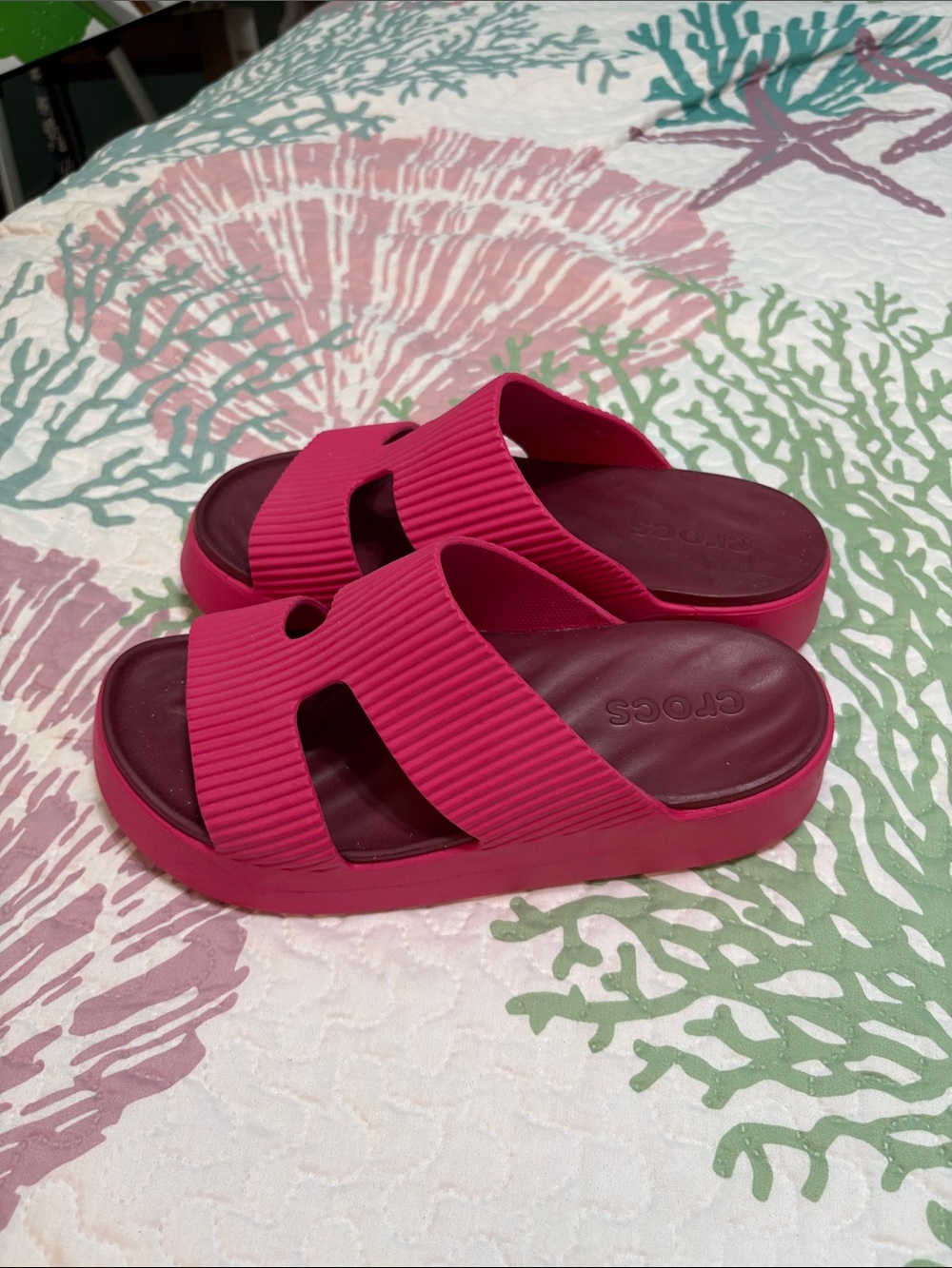 CROCS  sandals